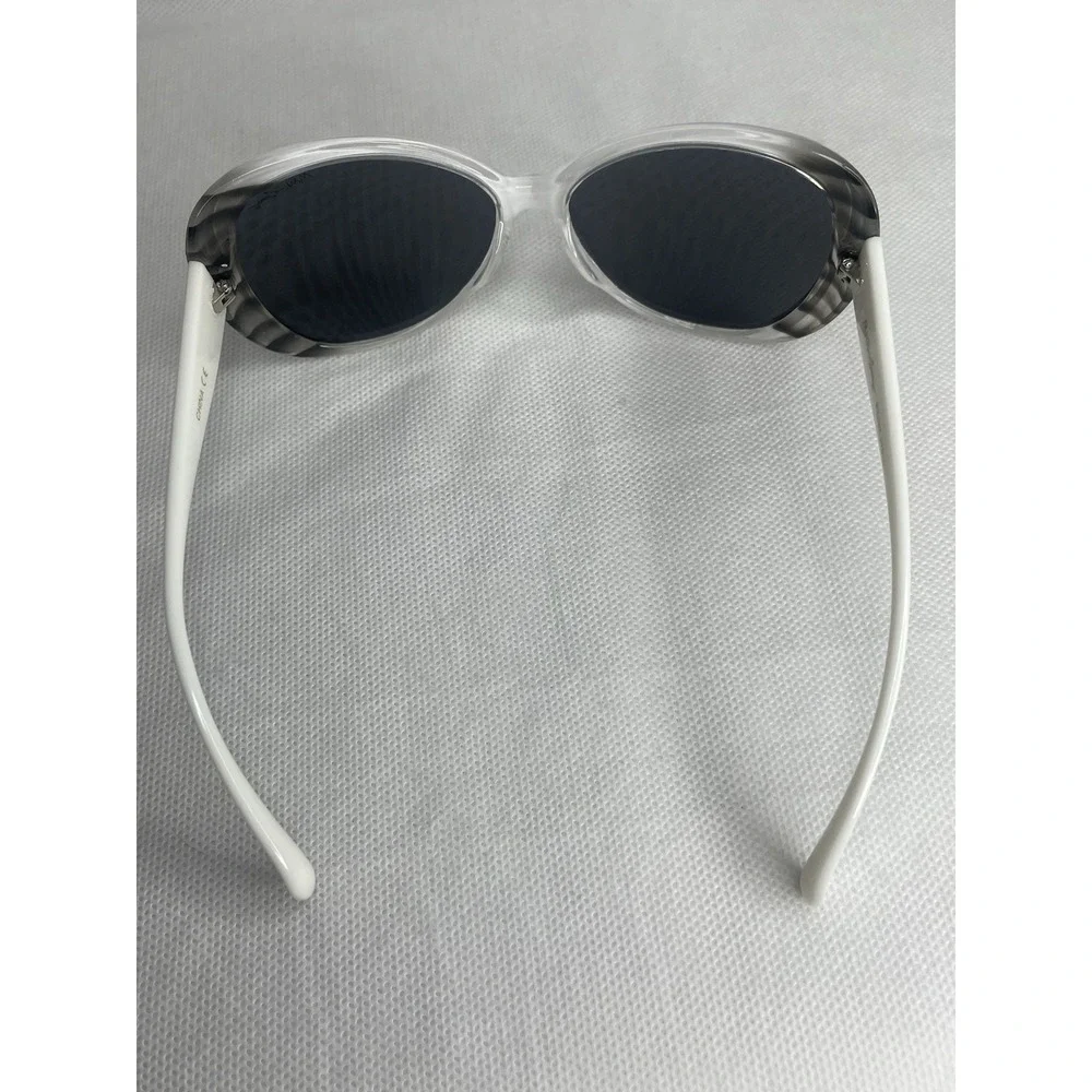Maui and Sons Polarized CatEye Sunglasses Retro White 70s Black Lens PZ-MS-27010